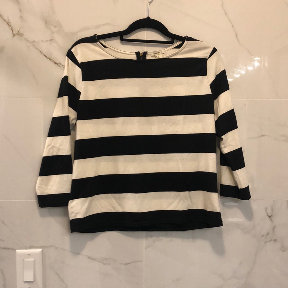 🌑 Forever 21 Black and White Boat Neck Striped Tee